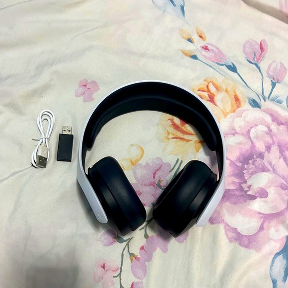 Sony Pulse 3D wireless Gaming Headset for Ps4 and Ps5
